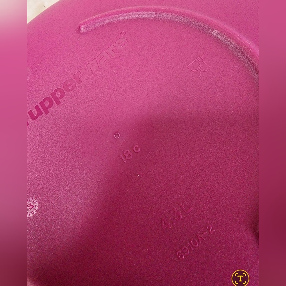 Tupperware Essentials Large Bowl with Party Tray - Picture 3 of 3